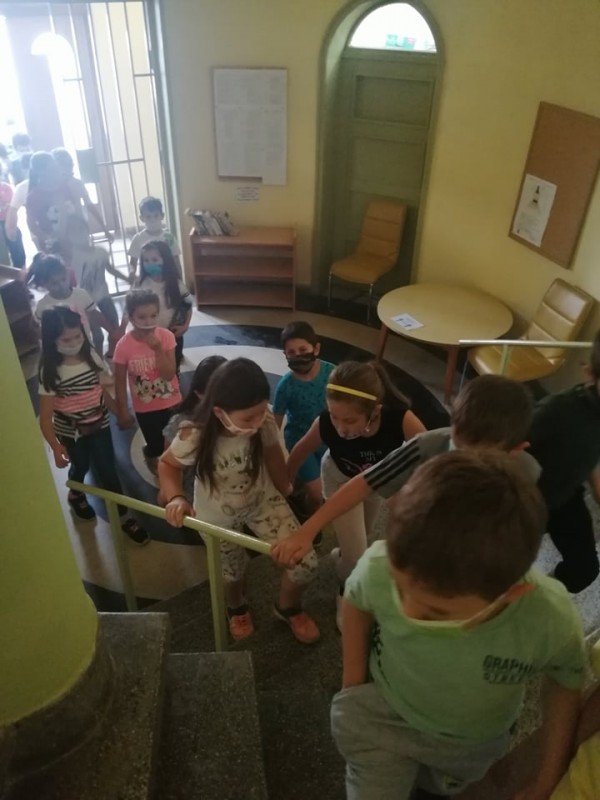 Първолаци от ОУ “Кулата“ гостуваха на библиотеката