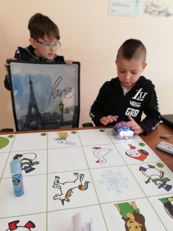 Лятна академия по програмиране и роботика