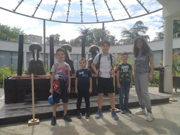 Лятна академия по програмиране и роботика