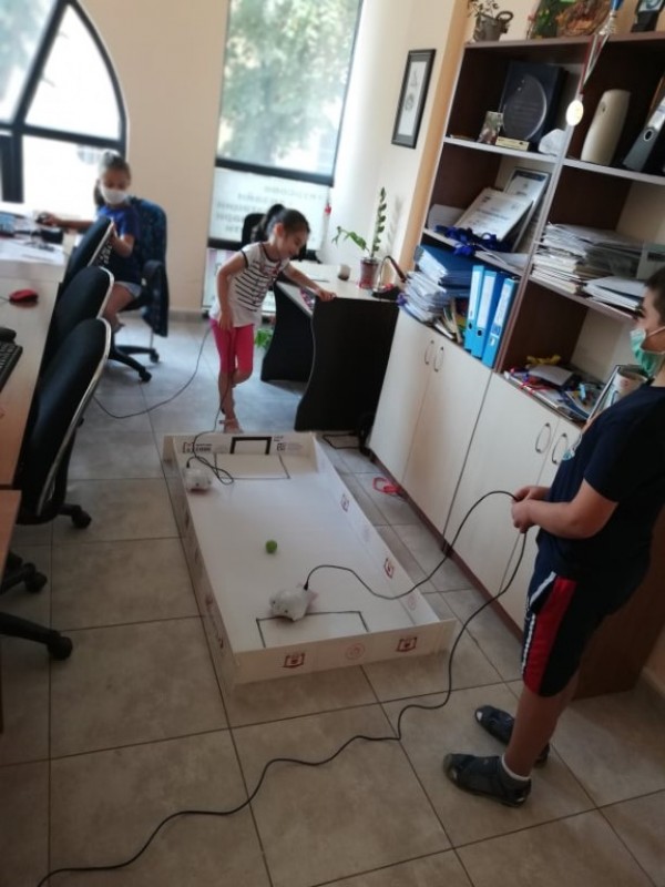 Лятна академия по програмиране и роботика