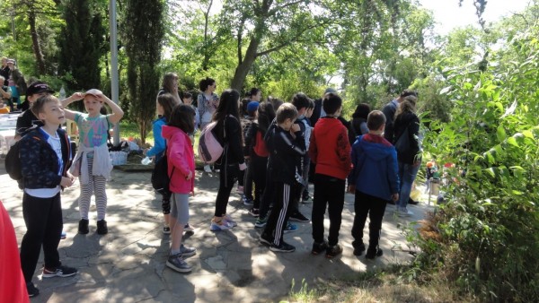 Малки и големи се забавляваха със състезанието “Бодлите на розите“