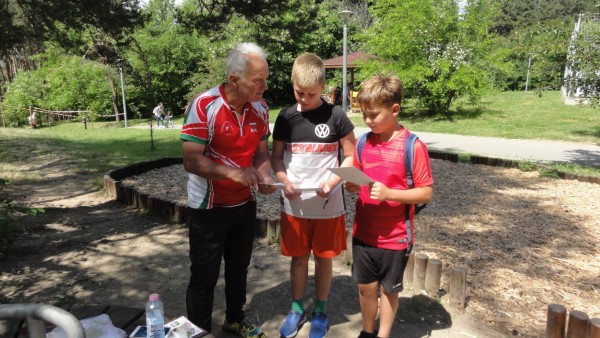 Малки и големи се забавляваха със състезанието “Бодлите на розите“