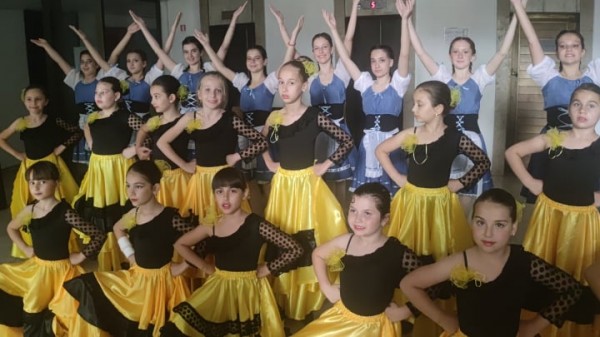 Балерините ни триумфираха на сцената на Националния дворец на децата