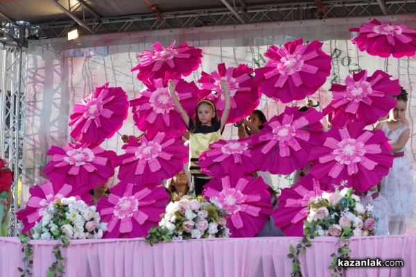 Принцесите на розата на Казанлък засияха на най-детския празник