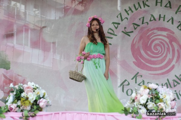 Принцесите на розата на Казанлък засияха на най-детския празник