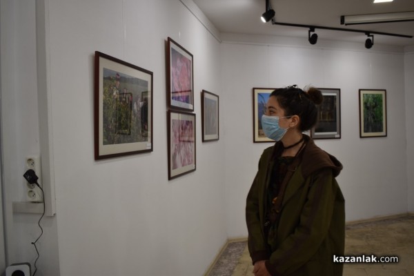 Казанлъшки таланти разкриха живопис и красота в „Долината в обектива“