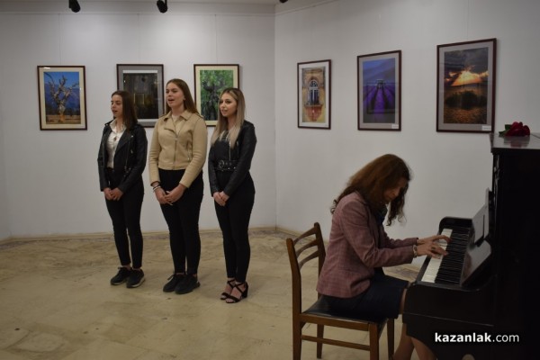 Казанлъшки таланти разкриха живопис и красота в „Долината в обектива“