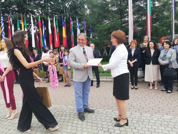 В деня на Казанлък Кметът отличи видни казанлъчани за голям принос към града през 2020 г.