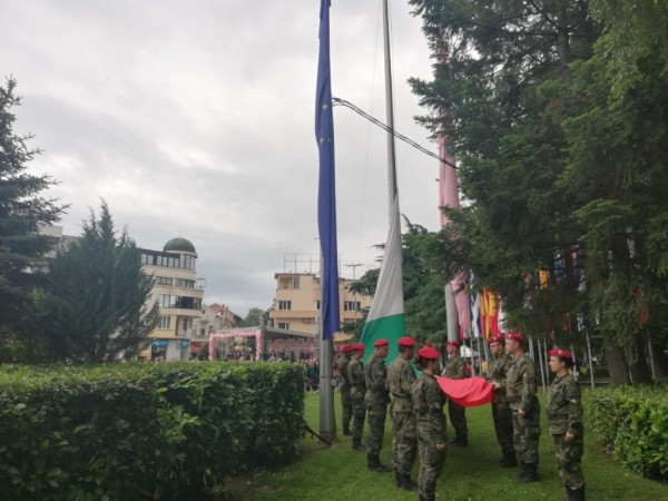 В деня на Казанлък Кметът отличи видни казанлъчани за голям принос към града през 2020 г.