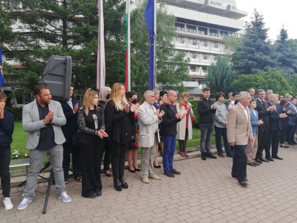 В деня на Казанлък Кметът отличи видни казанлъчани за голям принос към града през 2020 г.