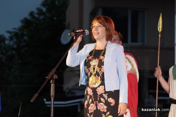 Царица Роза 2021 Александра Хаджихристова получи своята корона на специална церемония