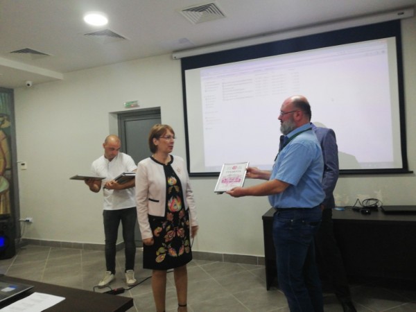 Изложение на парфюми и продукти от етерични масла и тематична научна конференция в Музея на розата