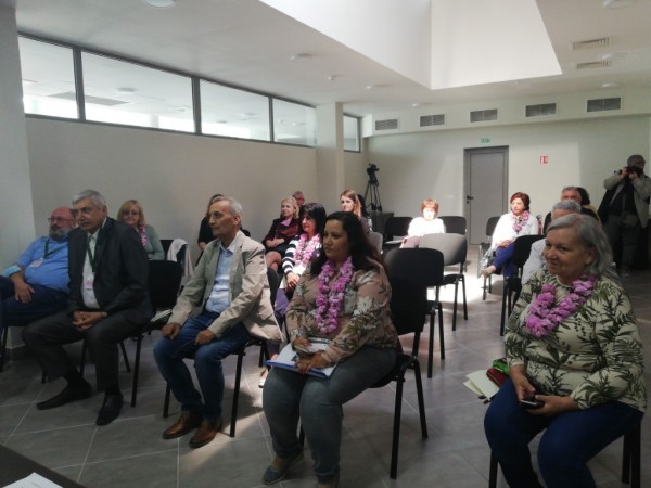 Изложение на парфюми и продукти от етерични масла и тематична научна конференция в Музея на розата