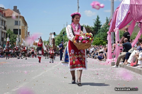 Шествие - Дефиле на аромата и красотата