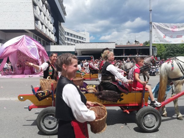 Казанлък празнува кулминацията на 118-тия Празник на розата