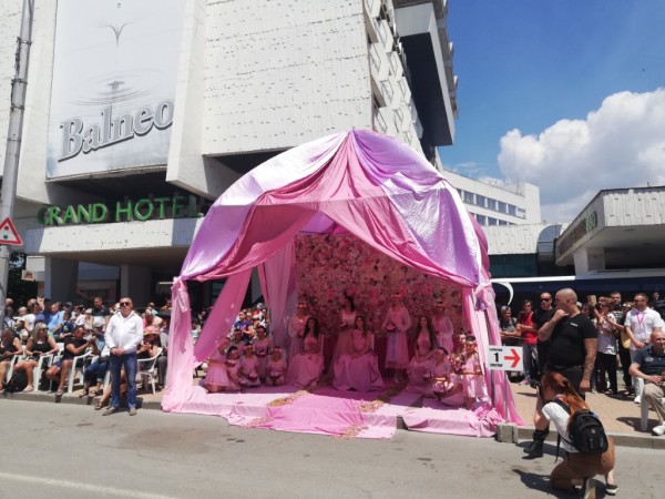 Казанлък празнува кулминацията на 118-тия Празник на розата