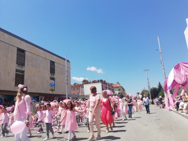 Казанлък празнува кулминацията на 118-тия Празник на розата