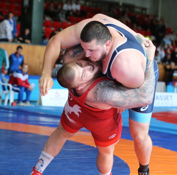 Казанлъшките борци с победи от Държавния шампионат в Ловеч