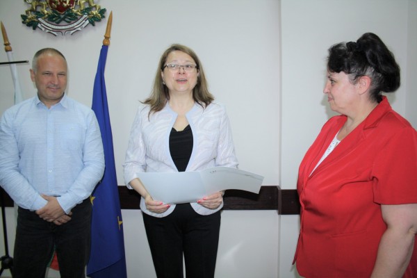 Областният управител награди ученици на ПГЛПТ Казанлък