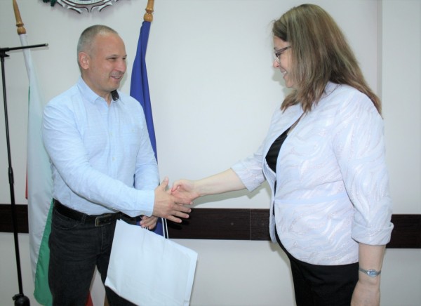 Областният управител награди ученици на ПГЛПТ Казанлък