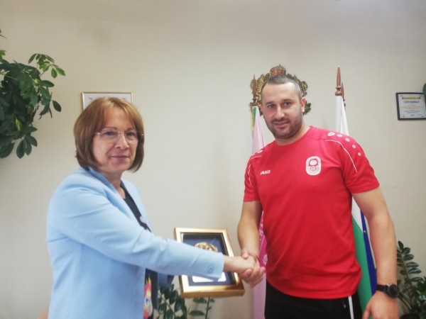 Кметът на Казанлък към ФК „Розова долина“: Купата трябва да вдъхновява младите!