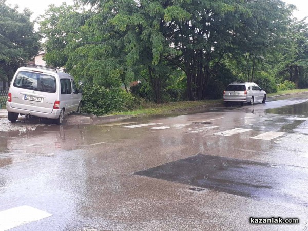 Ситроен Берлинго за малко да влезе в Старата река