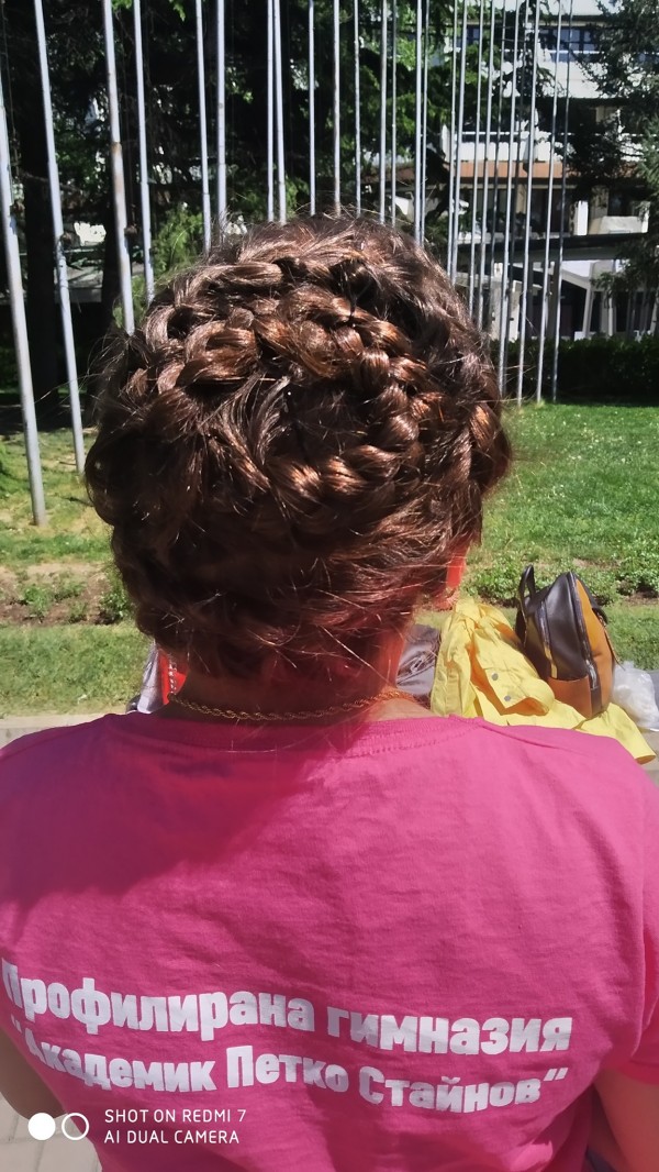 Безплатни прически от учениците на ПГ „Акад. Петко Стайнов“ 