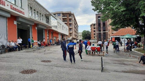 Ученици от ОУ “Георги Кирков“ гледаха надпреварата на огнеборците в Казанлък