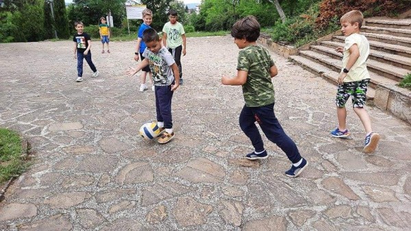 Ученици от ОУ “Георги Кирков“ гледаха надпреварата на огнеборците в Казанлък