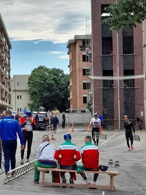 Ученици от ОУ “Георги Кирков“ гледаха надпреварата на огнеборците в Казанлък