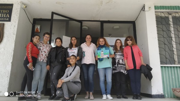 Младите фризьори на ПГ „Акад. Петко Стайнов“ подариха близо 80 прически само за уикенд