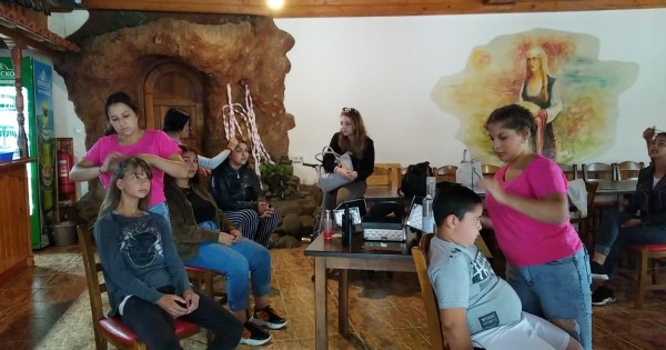 Младите фризьори на ПГ „Акад. Петко Стайнов“ подариха близо 80 прически само за уикенд