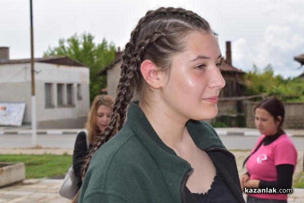 Младите фризьори на ПГ „Акад. Петко Стайнов“ подариха близо 80 прически само за уикенд