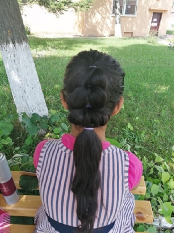 Младите фризьори на ПГ „Акад. Петко Стайнов“ подариха близо 80 прически само за уикенд