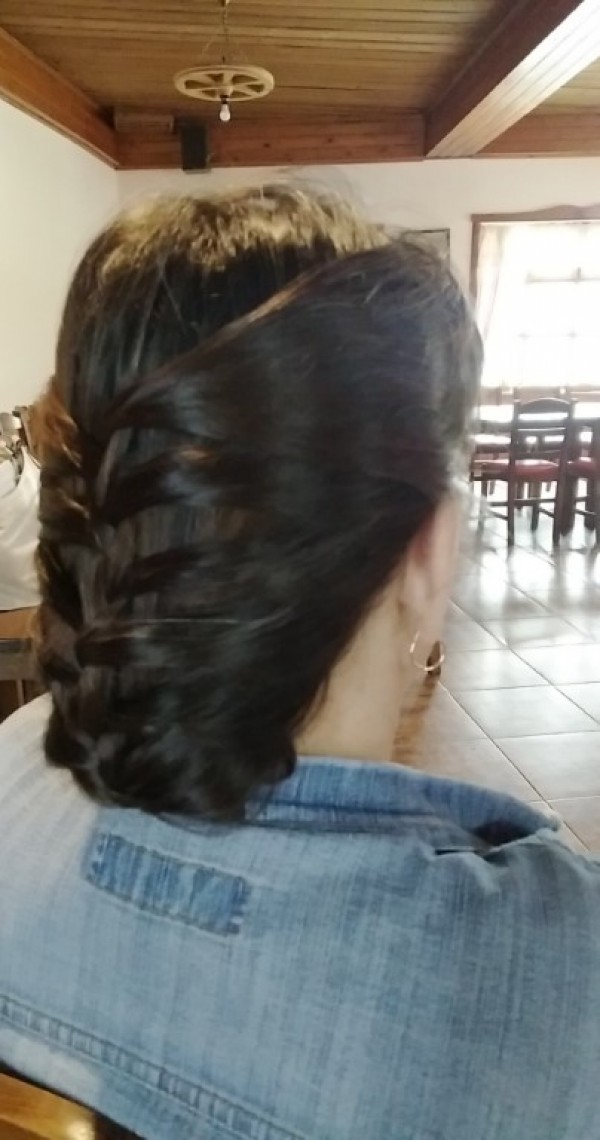 Младите фризьори на ПГ „Акад. Петко Стайнов“ подариха близо 80 прически само за уикенд