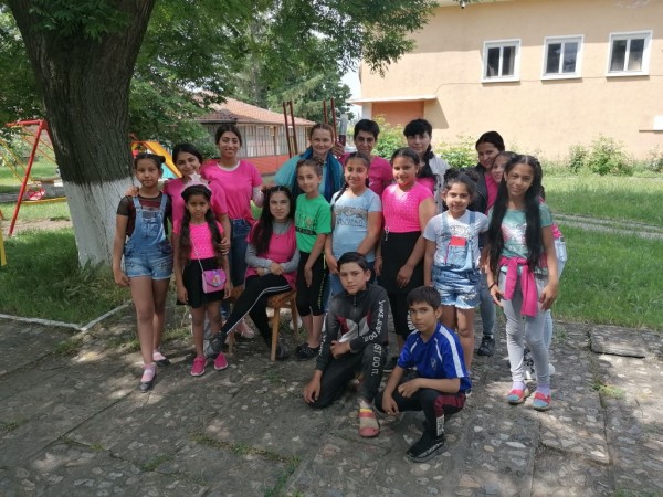 Младите фризьори на ПГ „Акад. Петко Стайнов“ подариха близо 80 прически само за уикенд