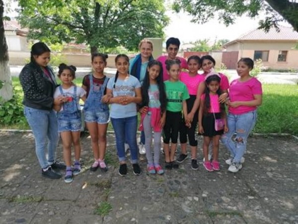 Младите фризьори на ПГ „Акад. Петко Стайнов“ подариха близо 80 прически само за уикенд