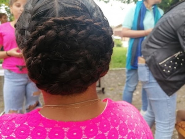 Младите фризьори на ПГ „Акад. Петко Стайнов“ подариха близо 80 прически само за уикенд