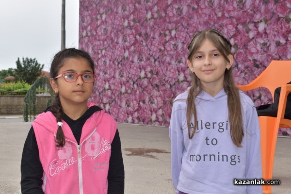 Младите фризьори на ПГ „Акад. Петко Стайнов“ подариха близо 80 прически само за уикенд