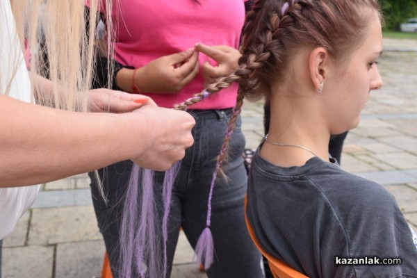 Младите фризьори на ПГ „Акад. Петко Стайнов“ подариха близо 80 прически само за уикенд