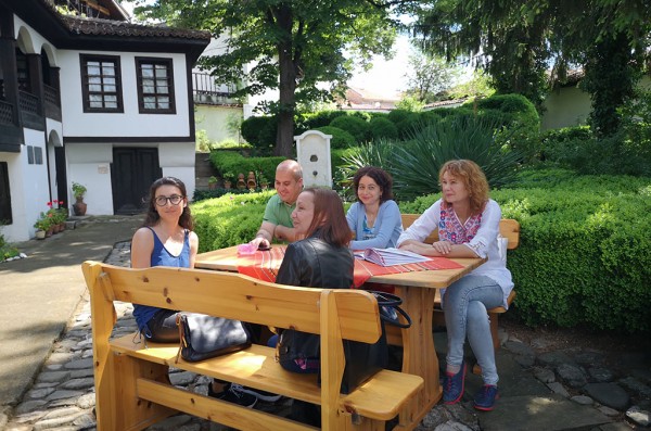 ИМ “Искра“ издаде каталог на подбрана колекция шевици