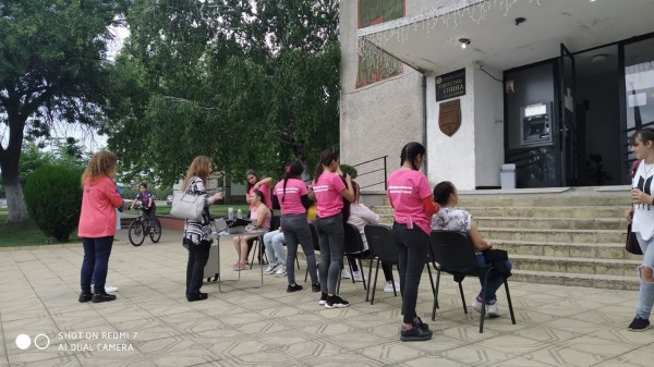 Младите фризьори на ПГ „Акад. Петко Стайнов“ подариха близо 80 прически само за уикенд