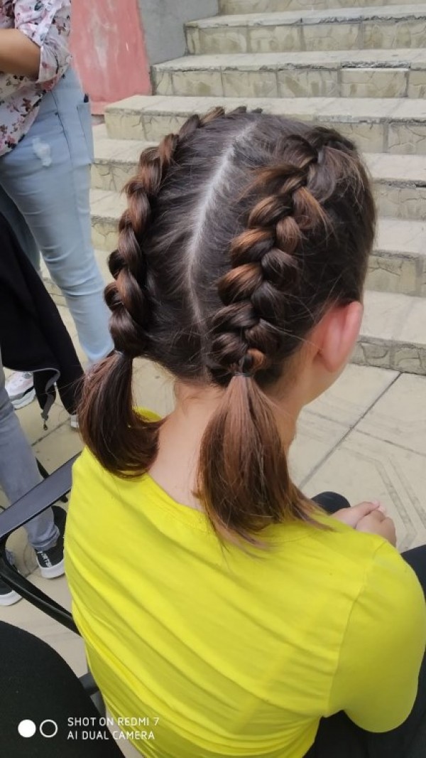 Младите фризьори на ПГ „Акад. Петко Стайнов“ подариха близо 80 прически само за уикенд