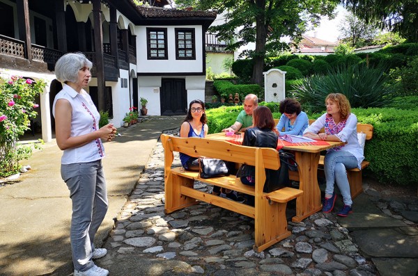 ИМ “Искра“ издаде каталог на подбрана колекция шевици