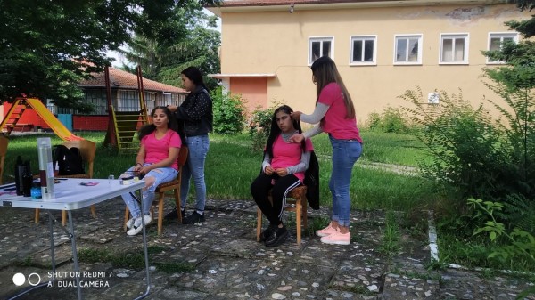 Младите фризьори на ПГ „Акад. Петко Стайнов“ подариха близо 80 прически само за уикенд