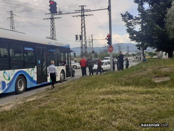 Катастрофа на светофара до Енергото / Обновена