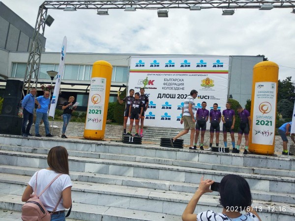 Лястовиците Денис Ахмед, Калоян Папазов и Станислав Узунчев грабнаха среброто