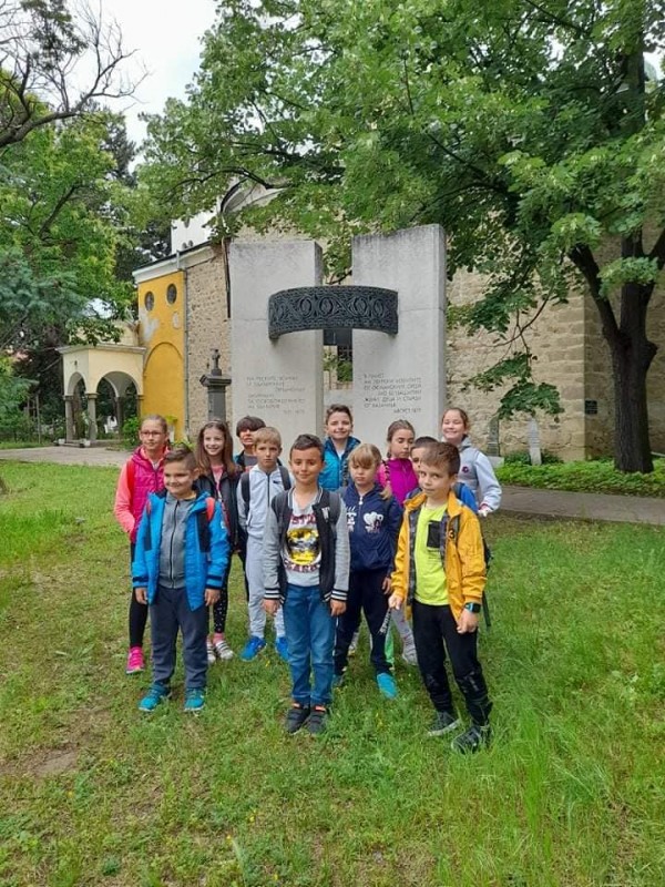 Учениците на ОУ “Георги Кирков“ посещават знакови места в заниманията по интереси