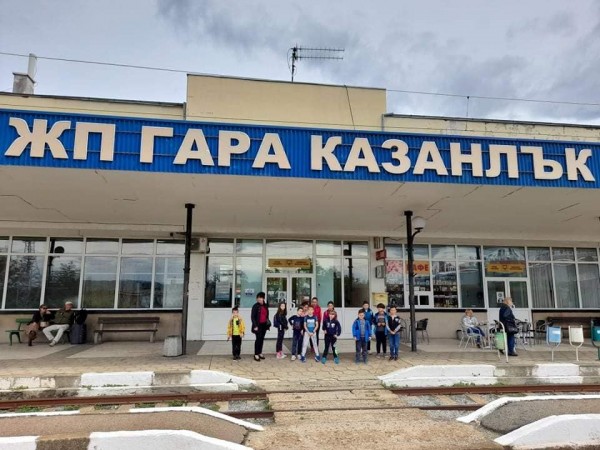 Учениците на ОУ “Георги Кирков“ посещават знакови места в заниманията по интереси