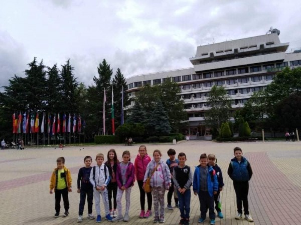 Учениците на ОУ “Георги Кирков“ посещават знакови места в заниманията по интереси